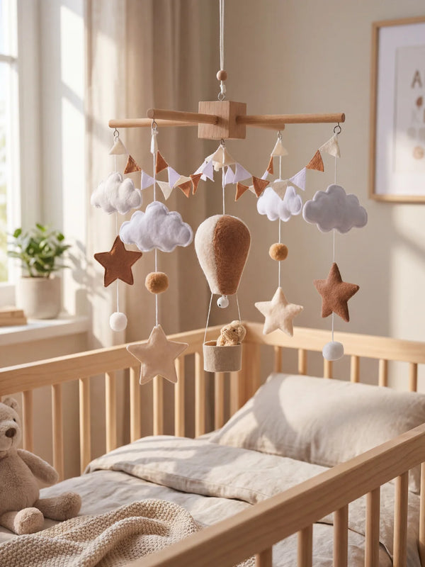 Mobile bébé, Montgolfière marron, mobile en bois et tissu à suspendre au dessus du lit