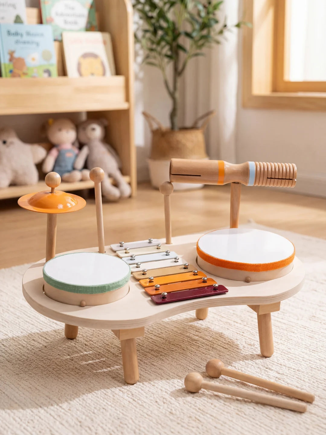 Table musicale en bois pour enfant l'Orchestre des Petits avec xylophone, tambours et cymbale.