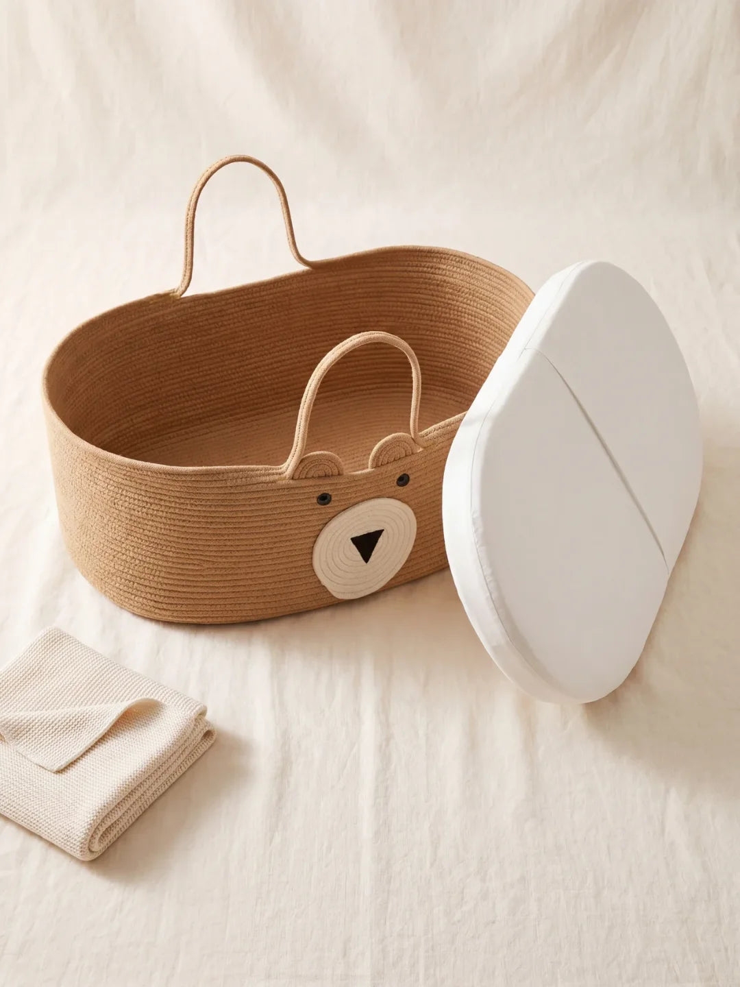 Détail museau et yeux du panier à langer ourson en corde de coton tressée
