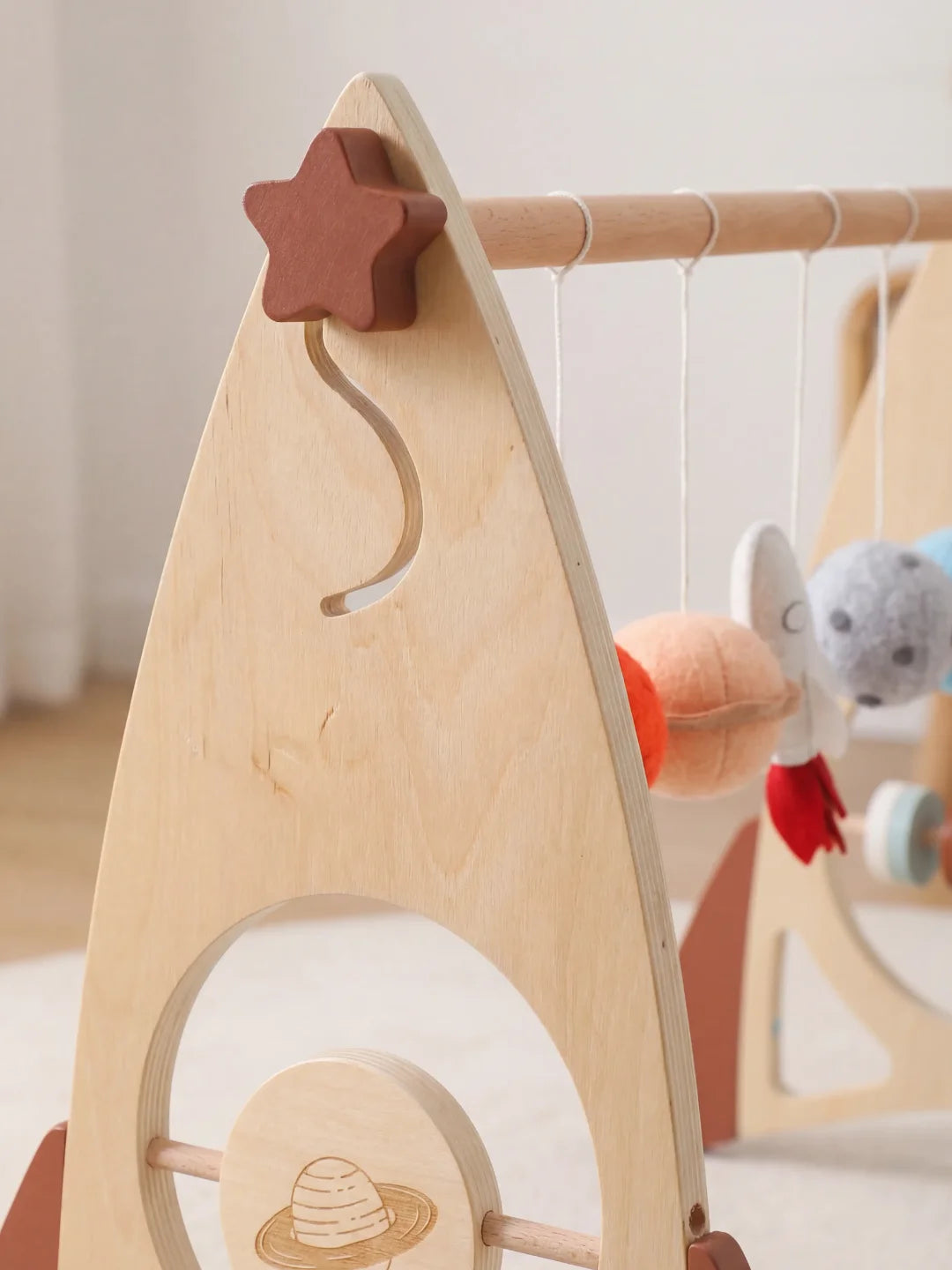Arche d'éveil en bois - Fusée
