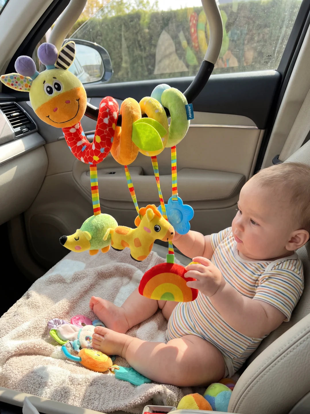 Arche de poussette flexible aux couleurs pastel avec suspensions nuage, étoile et lune pour nouveau-né