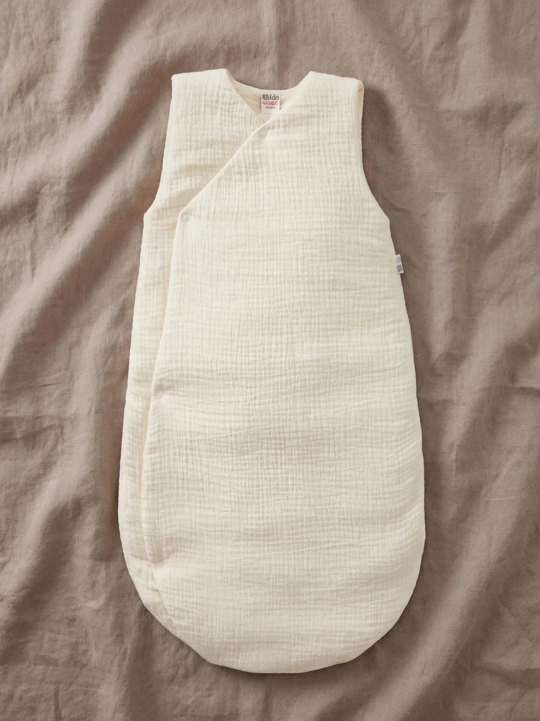 Gigoteuse bébé en gaze de coton écru avec boutons pression vue à plat