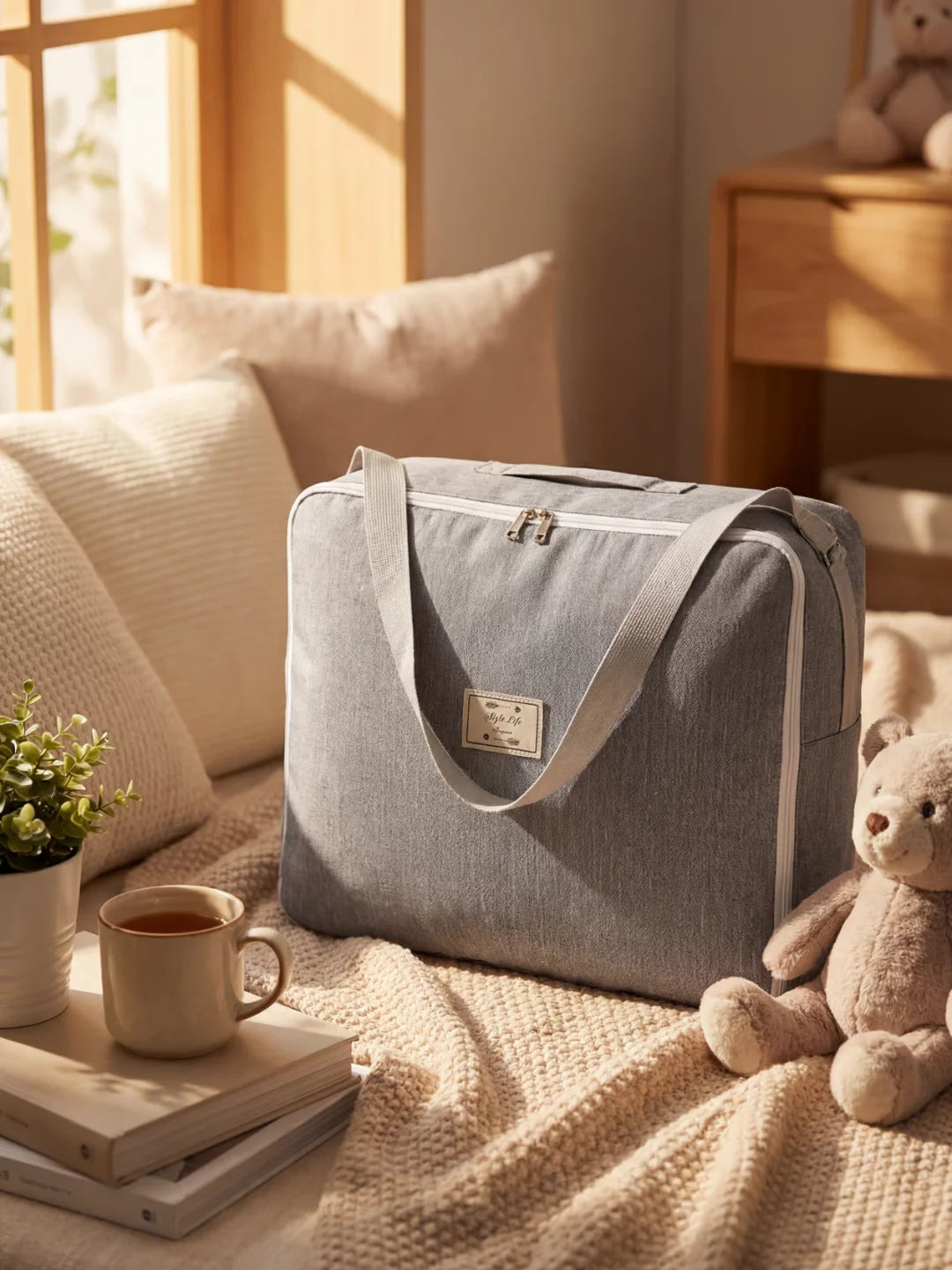 Sac de transport gris avec poignées pour réducteur de lit bébé